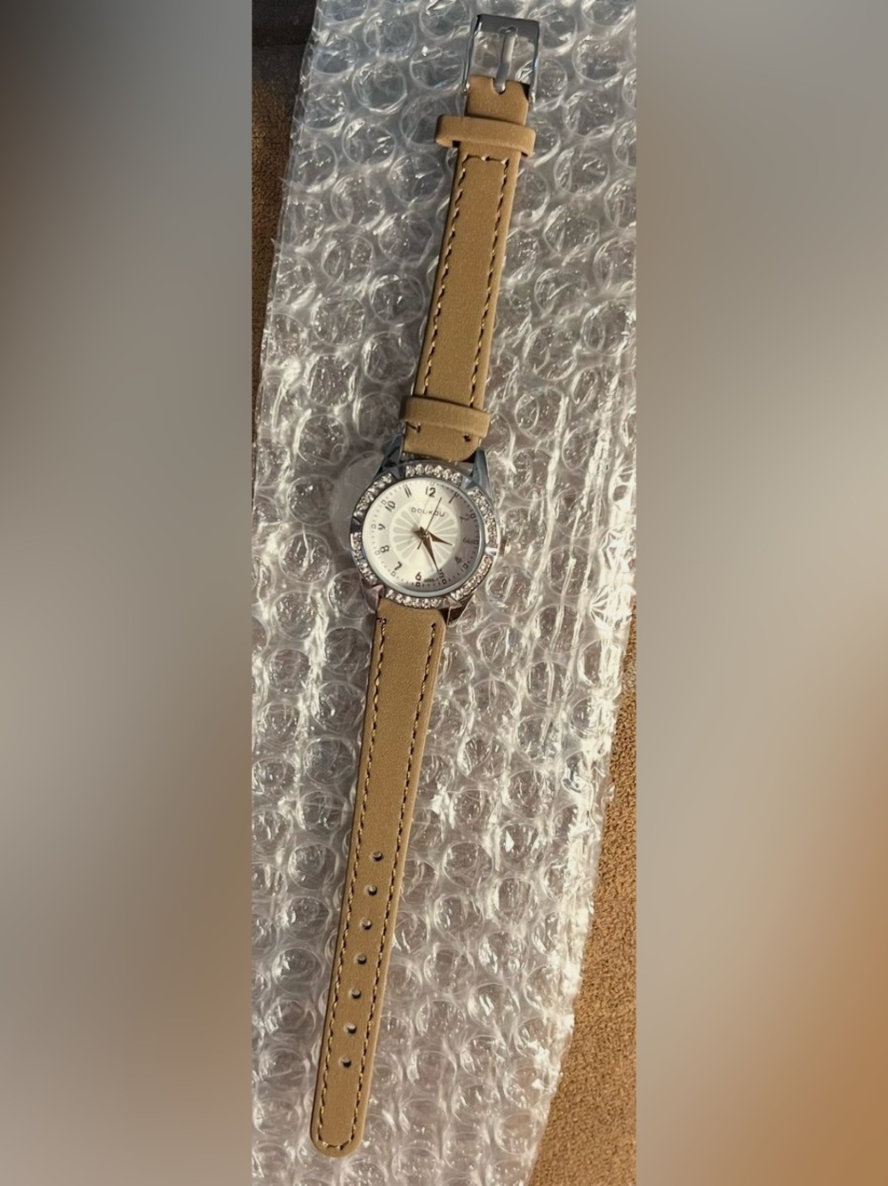 Quartz Round Face Watch in Tan and Silver